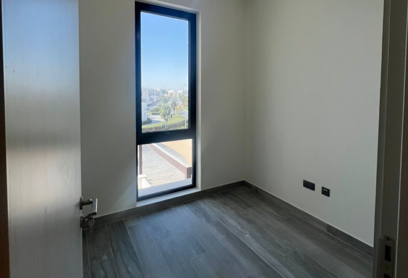 5 bedroom villa for sale Noya Luma Yas Island Abu Dhabi with garden and strong ROI