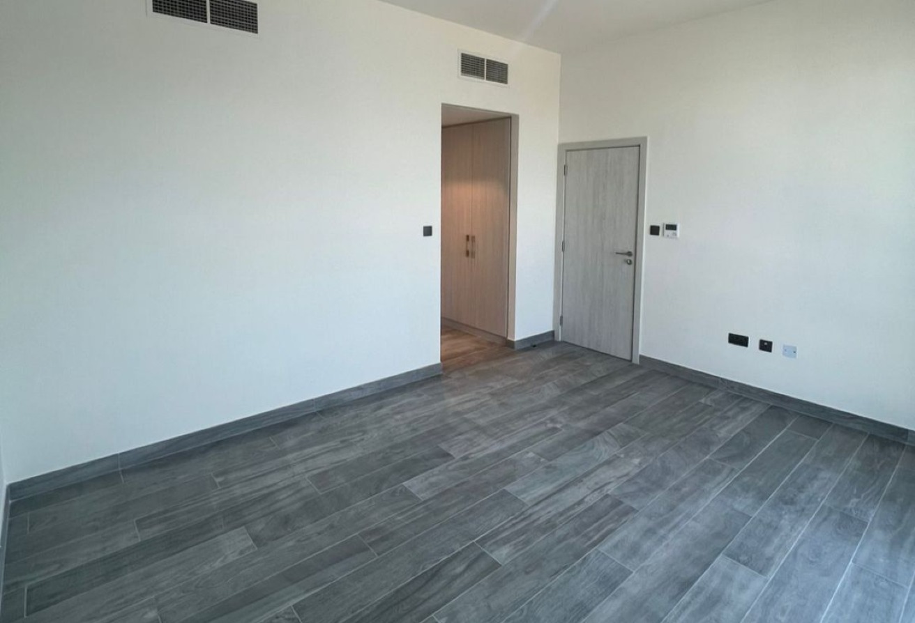 5 bedroom villa for sale Noya Luma Yas Island Abu Dhabi with garden and strong ROI