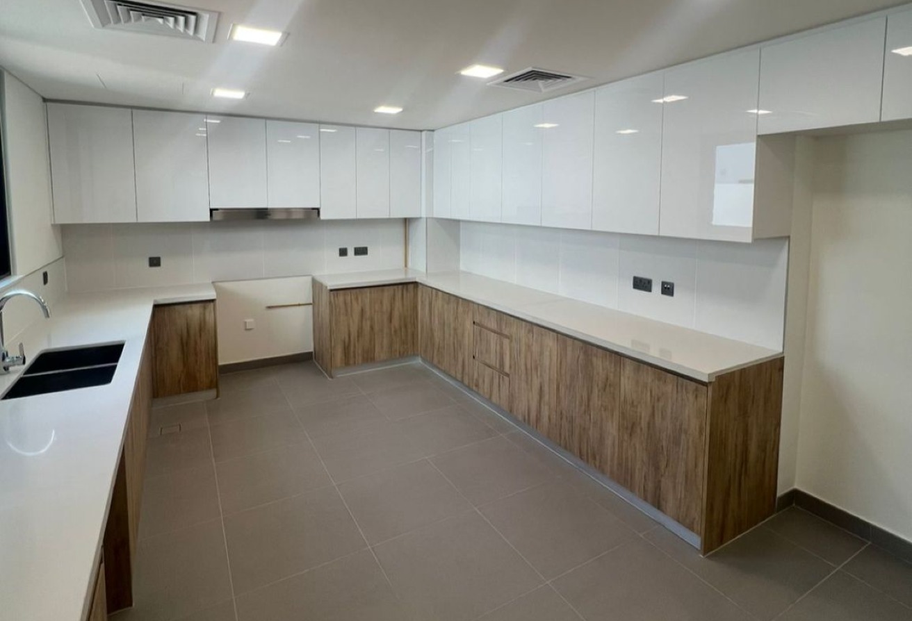 5 bedroom villa for sale Noya Luma Yas Island Abu Dhabi with garden and strong ROI