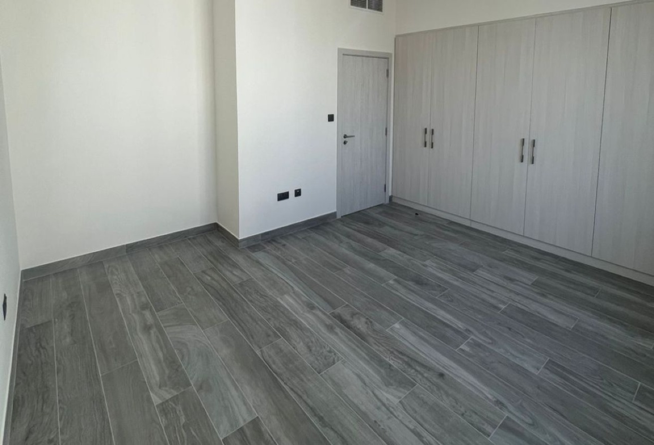 5 bedroom villa for sale Noya Luma Yas Island Abu Dhabi with garden and strong ROI