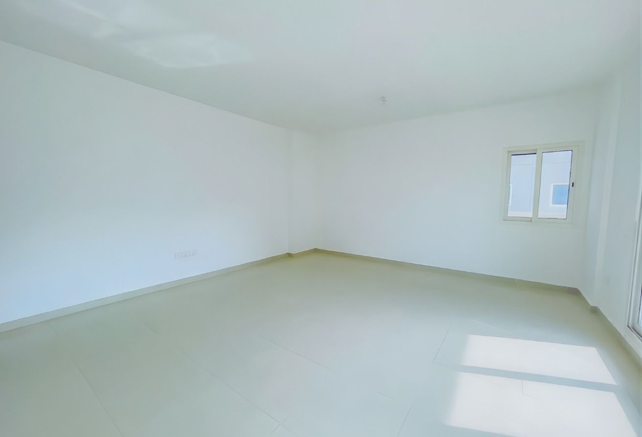 3-bedroom apartment for sale in Tower 21, Al Reef Downtown Abu Dhabi – family home with terrace and maid’s room