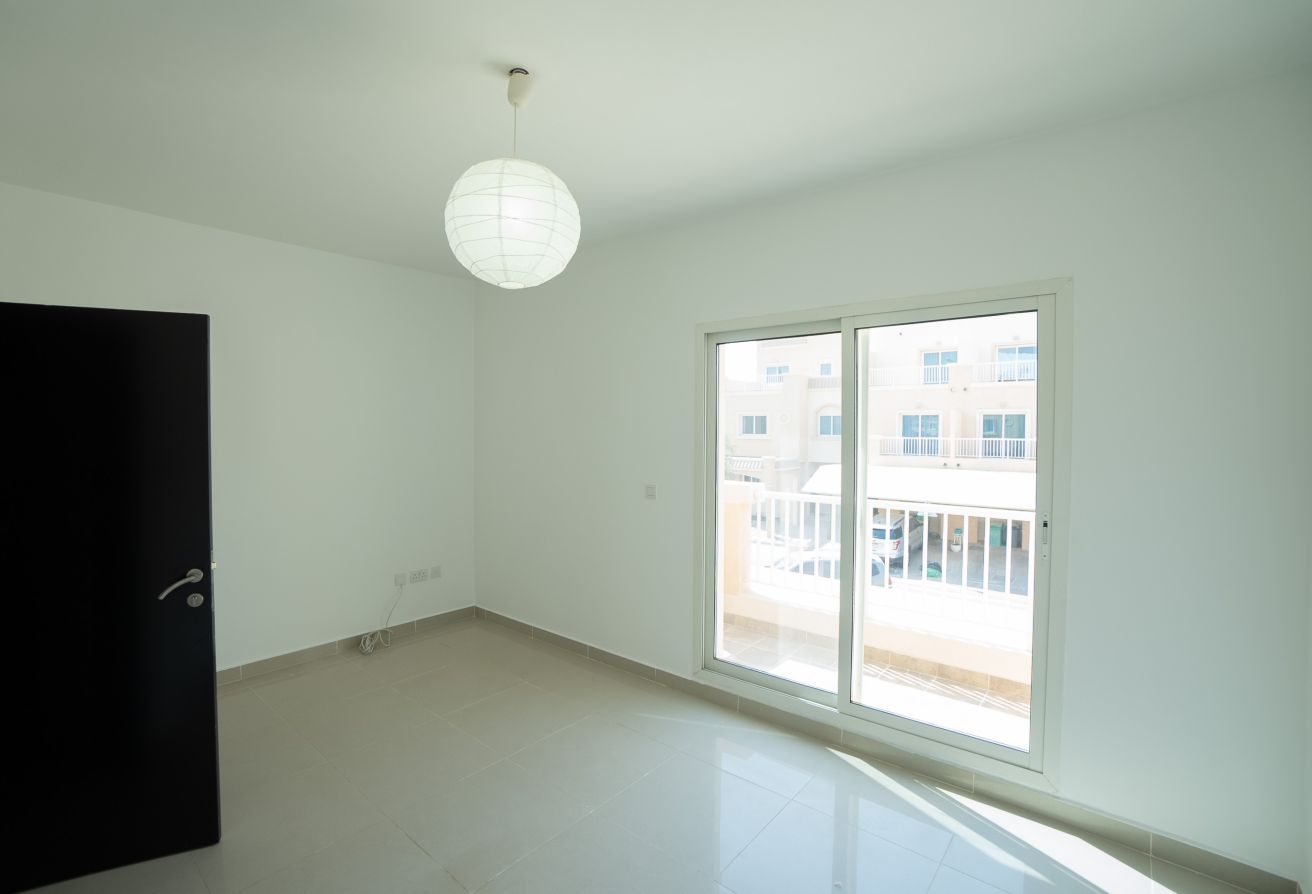 3-bedroom Mediterranean Style villa for sale in Al Reef Villas Abu Dhabi – family home with private garden and terrace