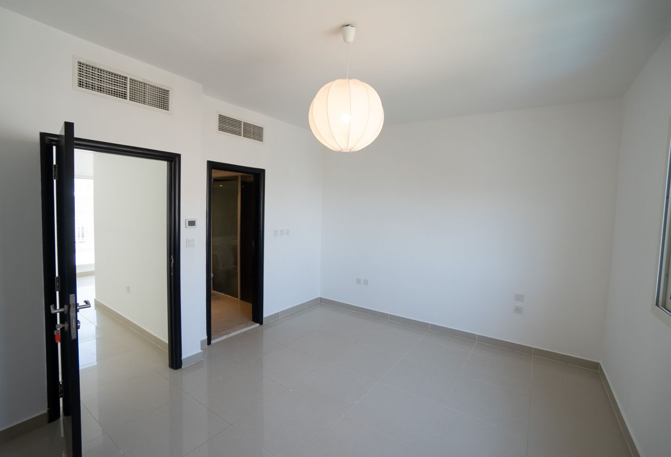 3-bedroom Mediterranean Style villa for sale in Al Reef Villas Abu Dhabi – family home with private garden and terrace