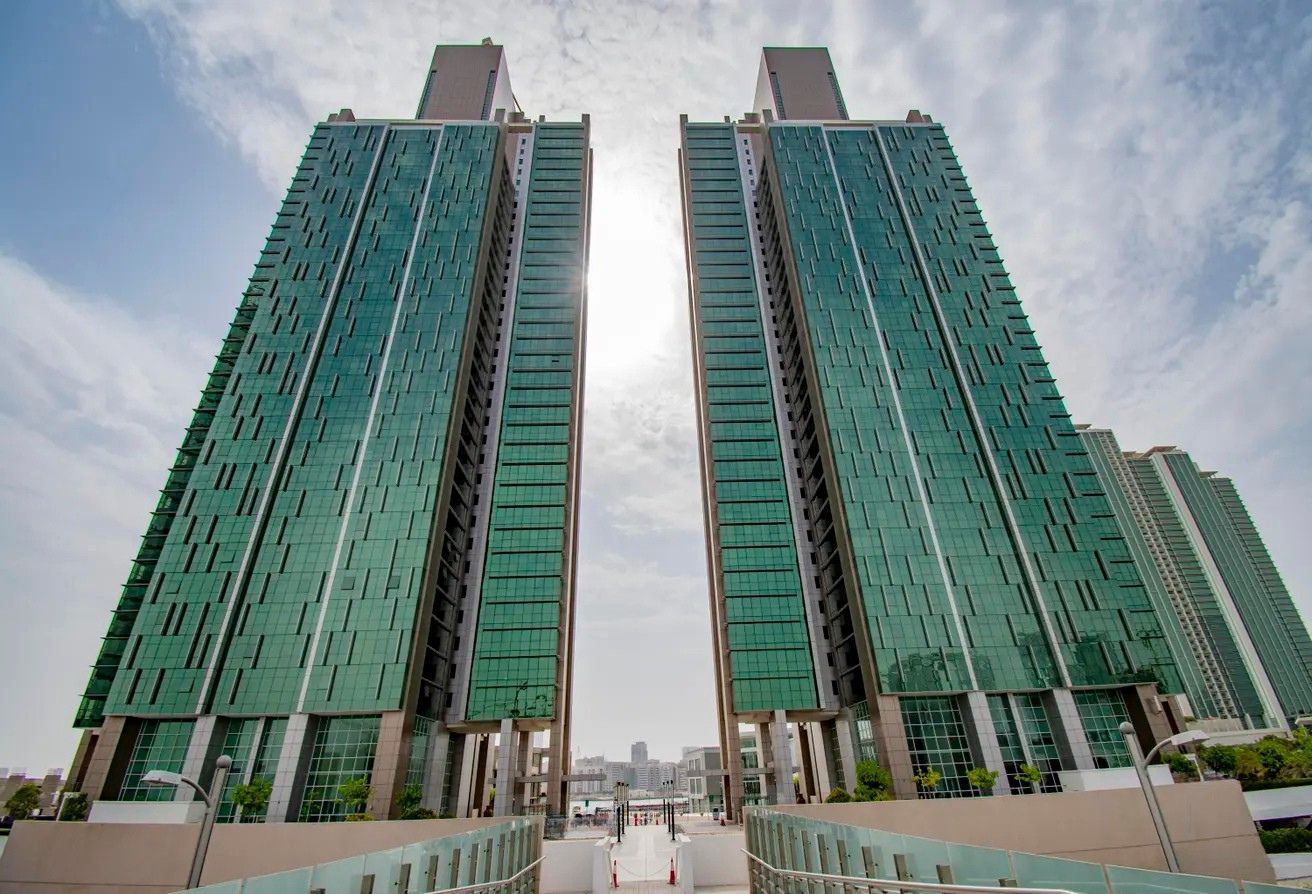 3-bedroom apartment for sale in Al Durrah Tower Marina Square Al Reem Island Abu Dhabi – luxury waterfront home with panoramic marina view