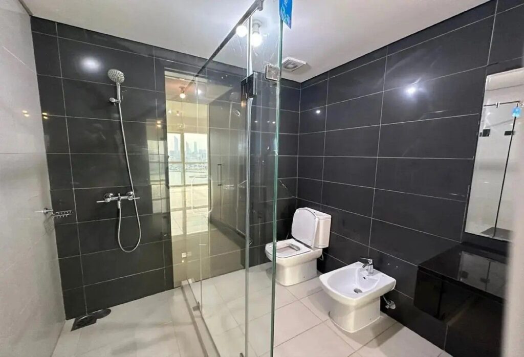 Bright large-layout 1-bedroom apartment Al Durrah Tower Marina Square.