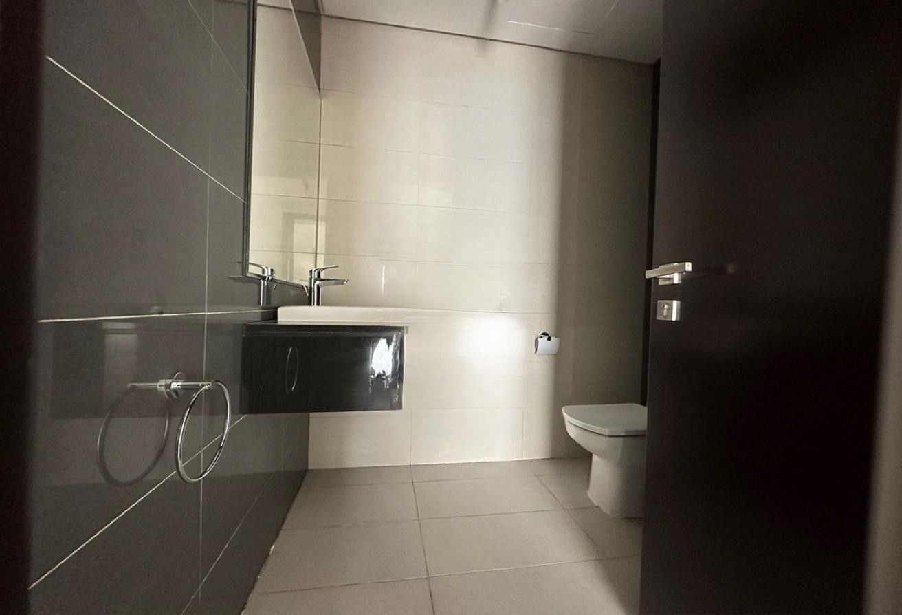 Bright large-layout 1-bedroom apartment Al Durrah Tower Marina Square.