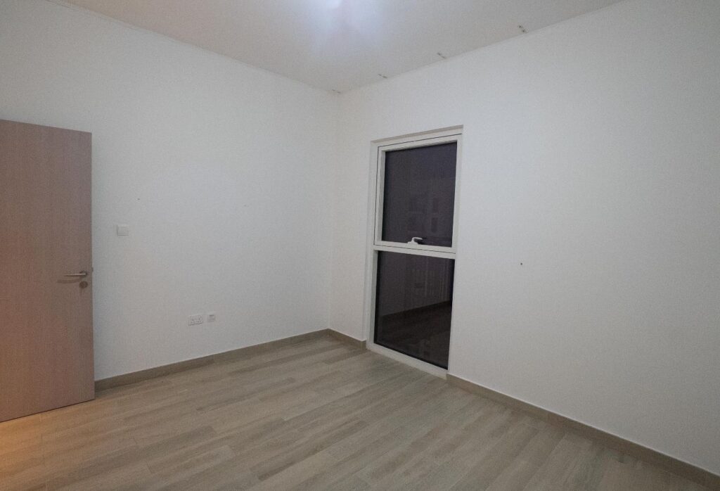 1-bedroom apartment for sale in Water’s Edge Yas Island Abu Dhabi – waterfront Aldar development with balcony view