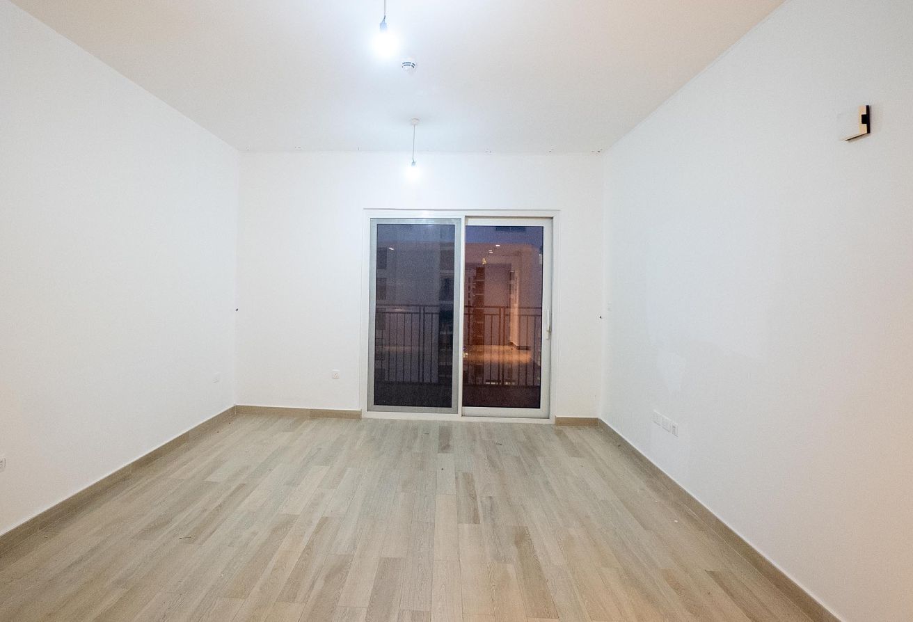 1-bedroom apartment for sale in Water’s Edge Yas Island Abu Dhabi – waterfront Aldar development with balcony view