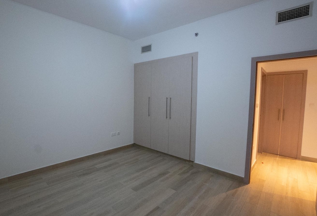 1-bedroom apartment for sale in Water’s Edge Yas Island Abu Dhabi – waterfront Aldar development with balcony view