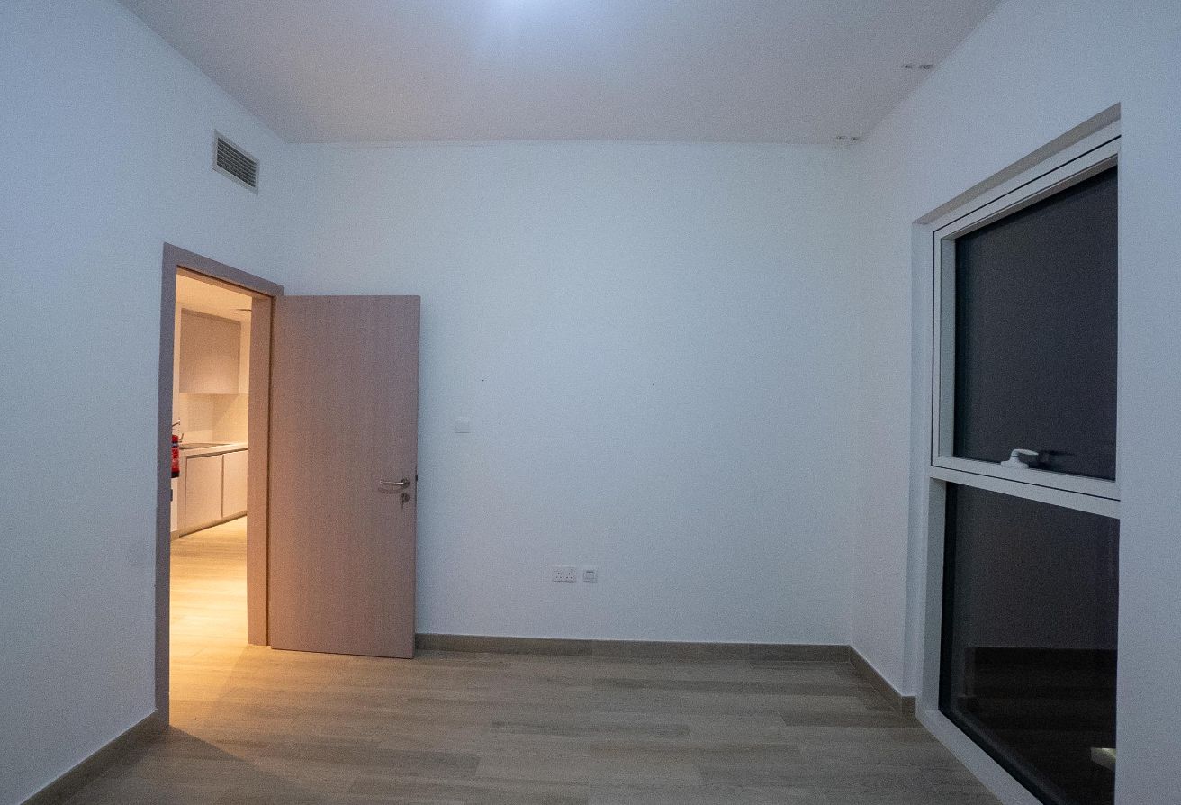 1-bedroom apartment for sale in Water’s Edge Yas Island Abu Dhabi – waterfront Aldar development with balcony view