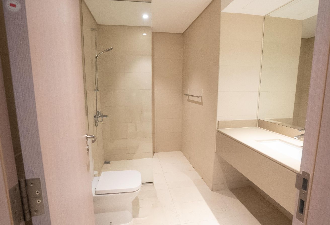 1-bedroom apartment for sale in Water’s Edge Yas Island Abu Dhabi – waterfront Aldar development with balcony view