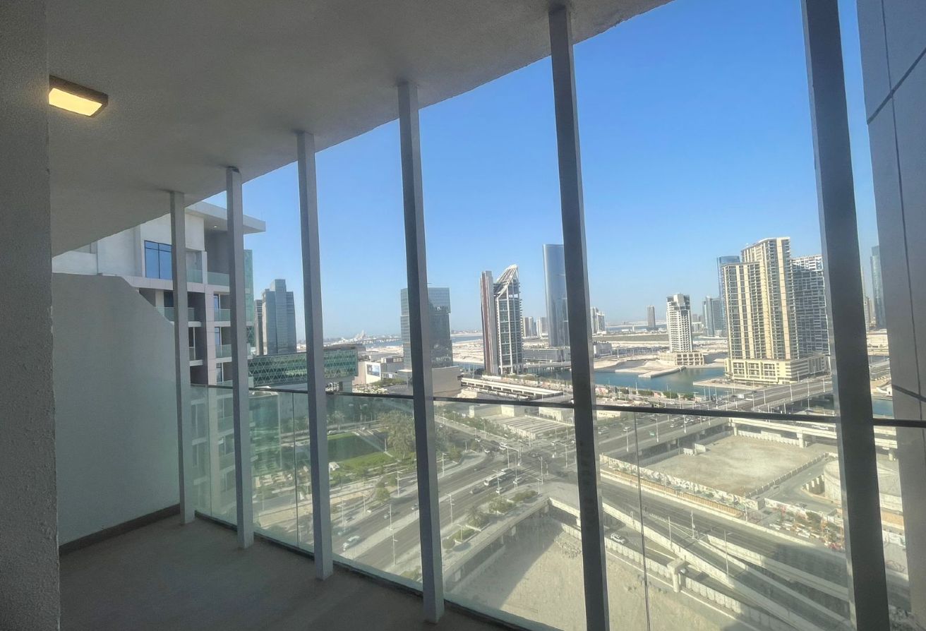 High floor fully furnished junior one bedroom apartment with canal view in Al Maryah Vista, Al Maryah Island.