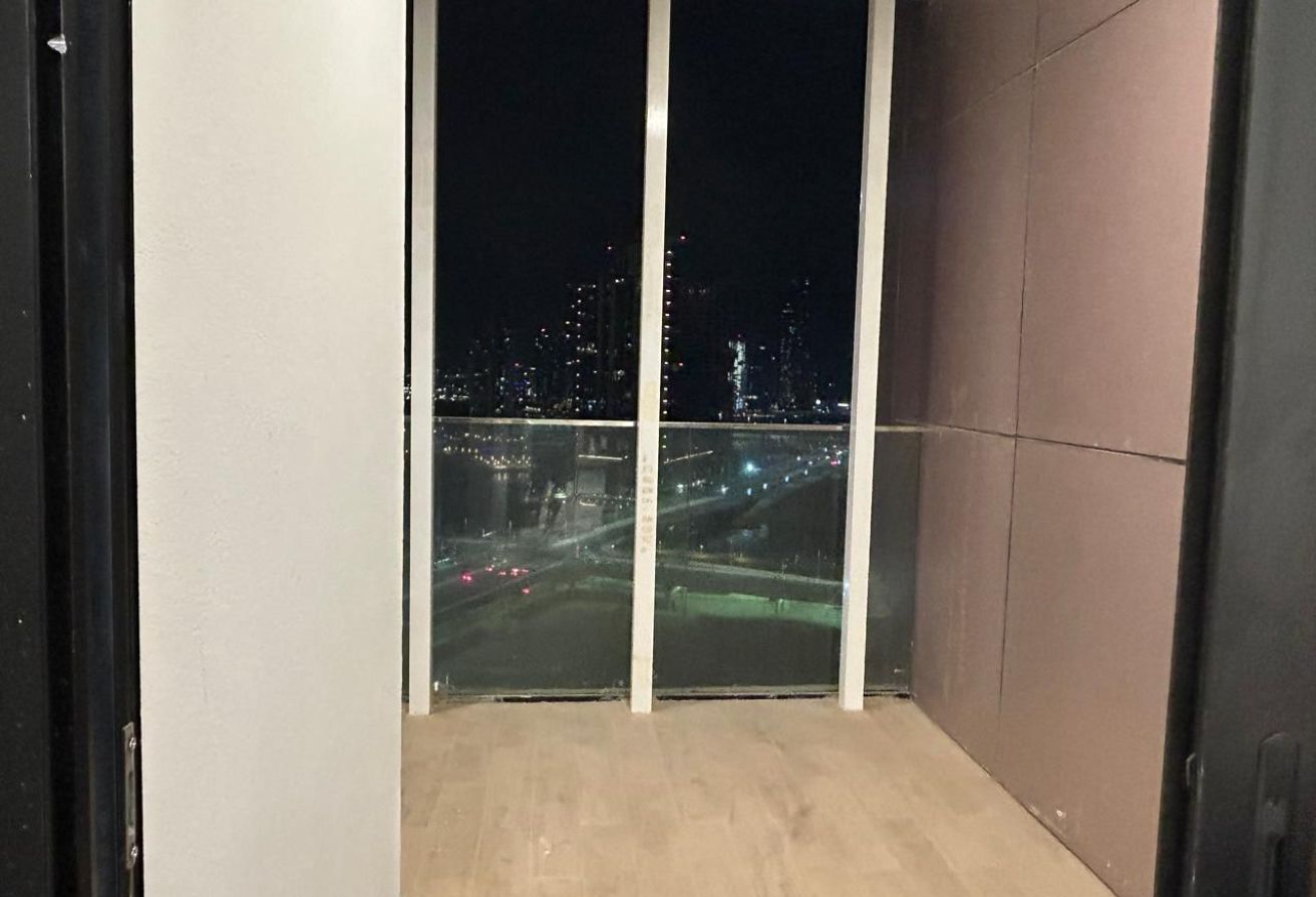 High floor fully furnished junior one bedroom apartment with canal view in Al Maryah Vista, Al Maryah Island.