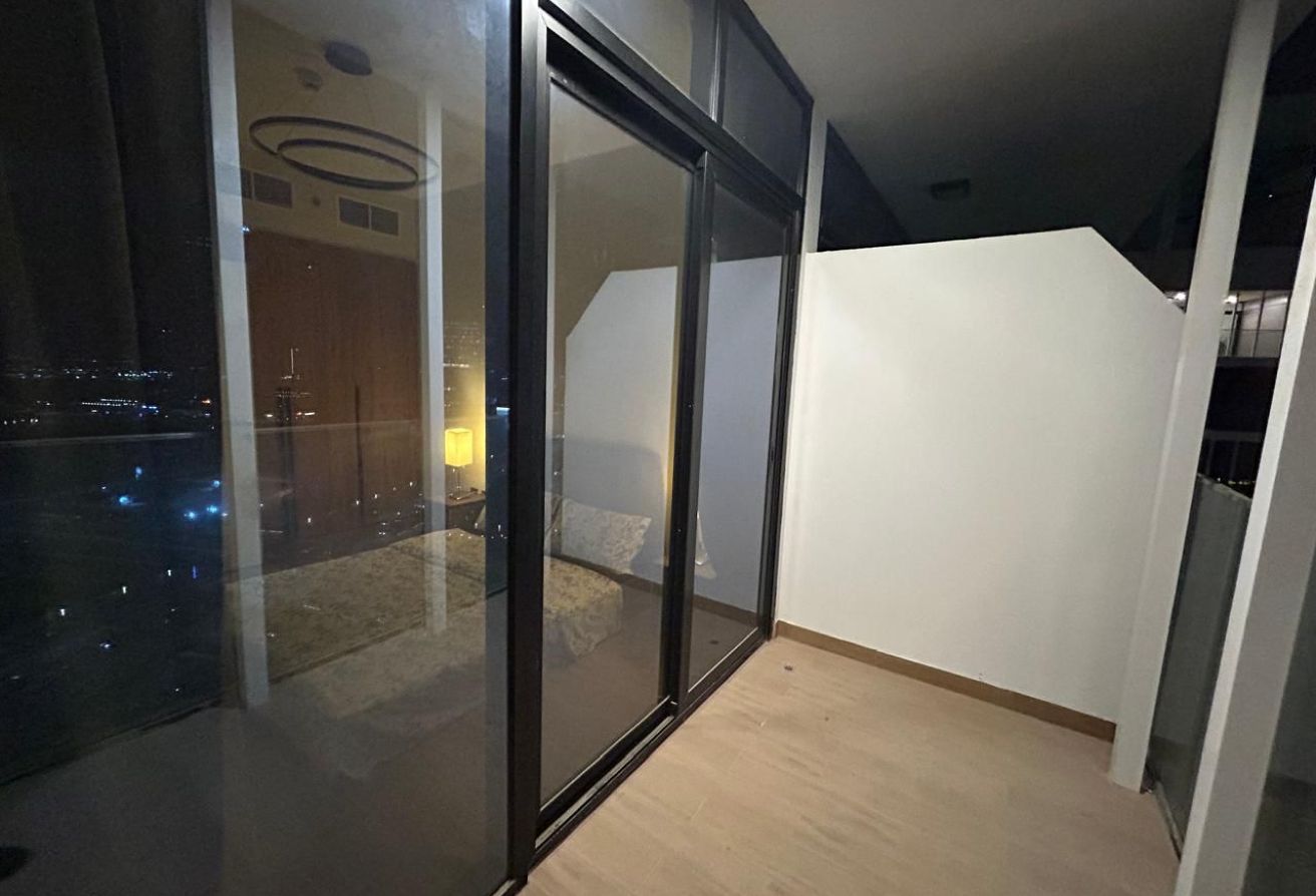 High floor fully furnished junior one bedroom apartment with canal view in Al Maryah Vista, Al Maryah Island.