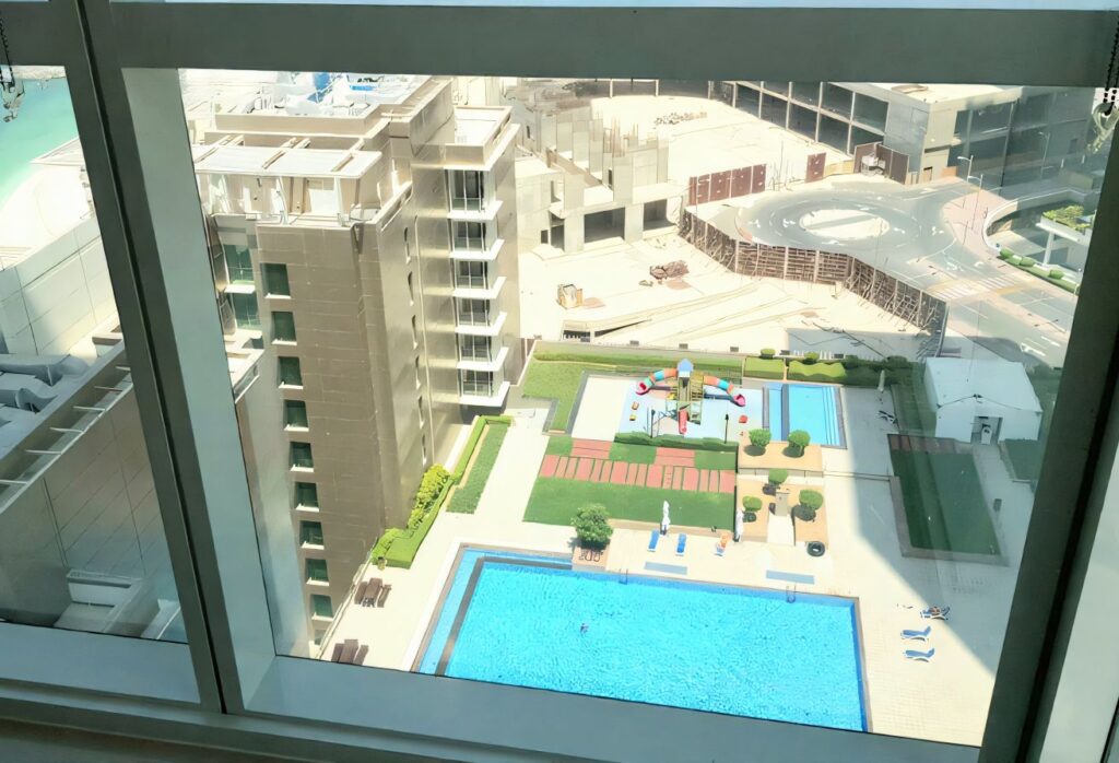 RAK Tower 1 bedroom apartment with balcony and open kitchen in Marina Square.