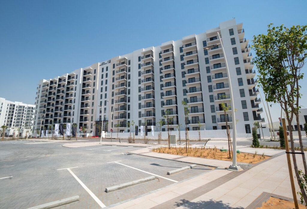 Corner 2 bedroom apartment with full canal view in Waters Edge, Yas Island.