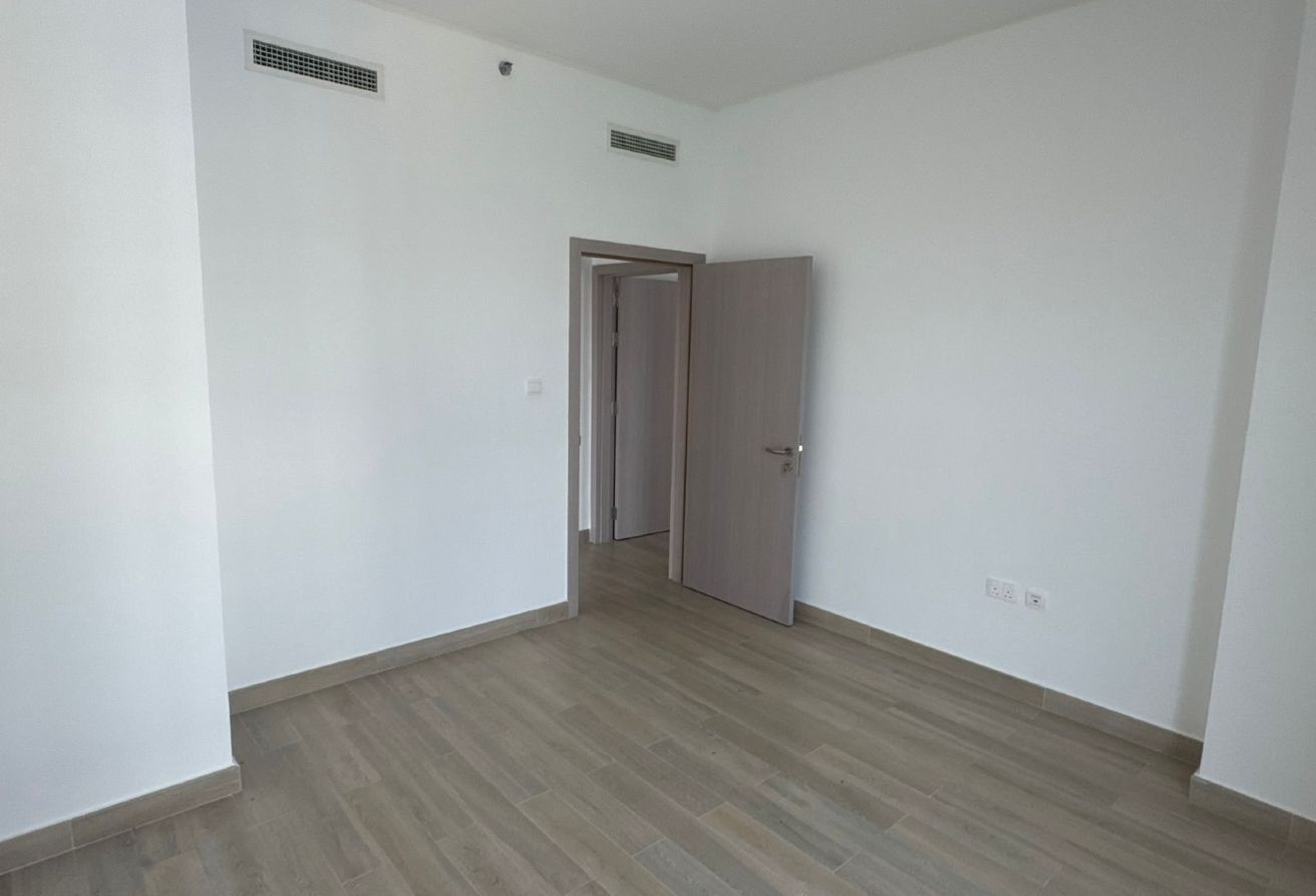 Corner 2 bedroom apartment with full canal view in Waters Edge, Yas Island.