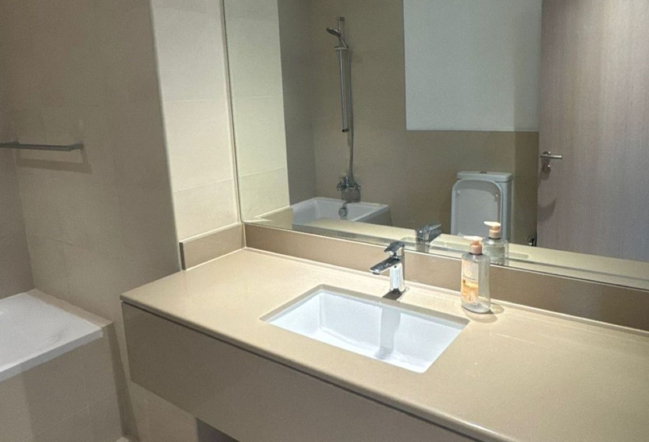 Corner 2 bedroom apartment with full canal view in Waters Edge, Yas Island.