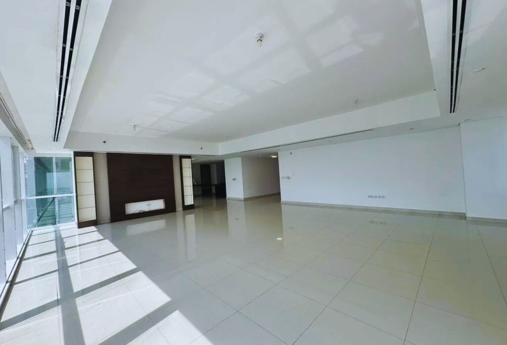 4 bedroom marina view apartment in Al Durrah Tower Marina Square