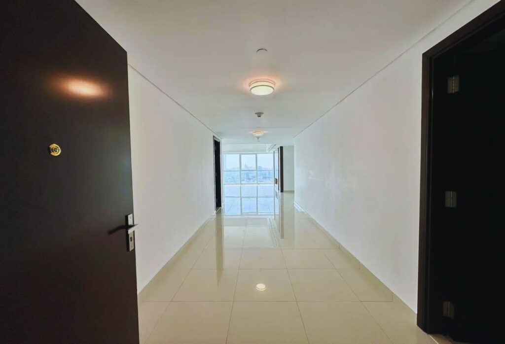 4 bedroom marina view apartment in Al Durrah Tower Marina Square