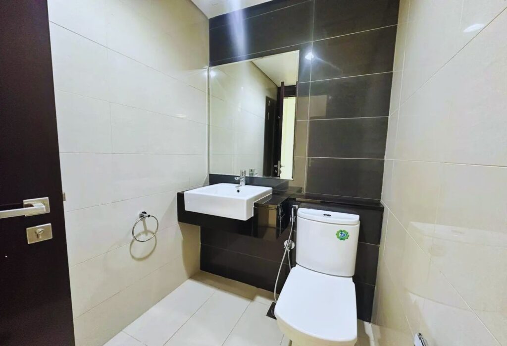 4 bedroom marina view apartment in Al Durrah Tower Marina Square