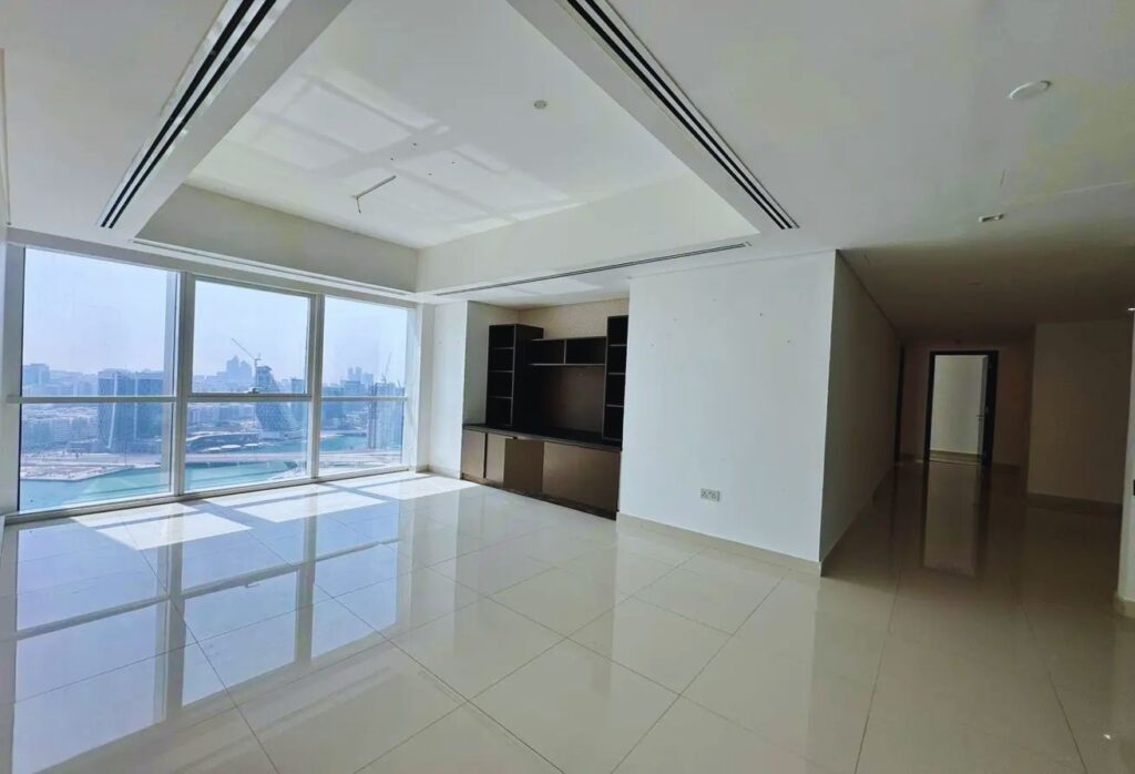 4 bedroom marina view apartment in Al Durrah Tower Marina Square