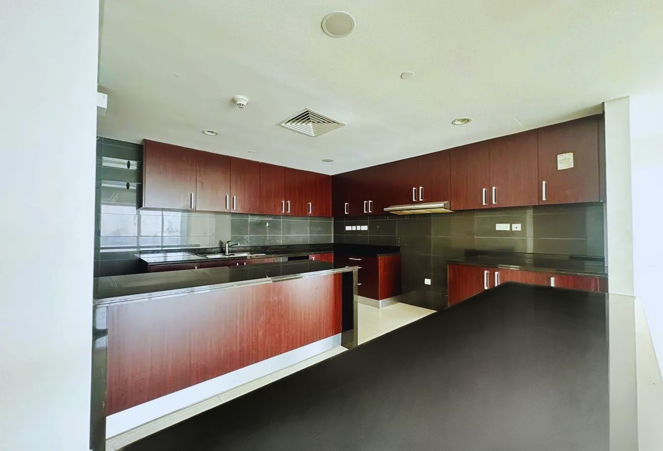 4 bedroom marina view apartment in Al Durrah Tower Marina Square