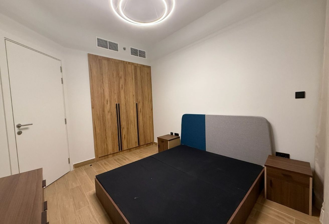 Junior 1 bedroom canal view apartment in Al Maryah Vista