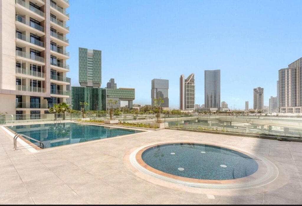 Junior 1 bedroom canal view apartment in Al Maryah Vista