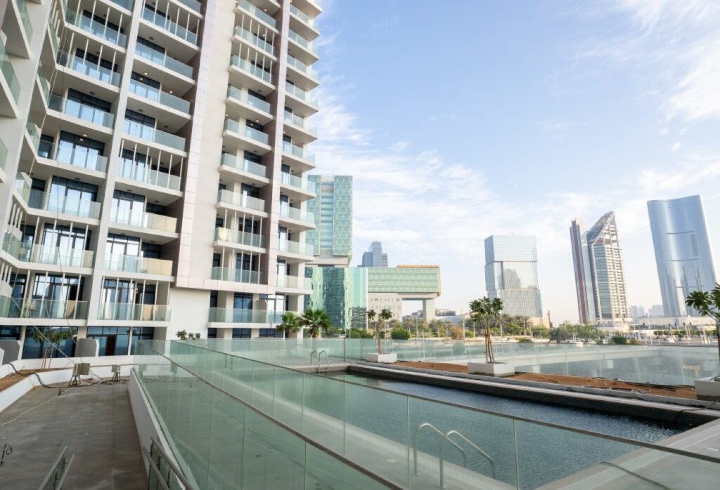 Junior 1 bedroom canal view apartment in Al Maryah Vista