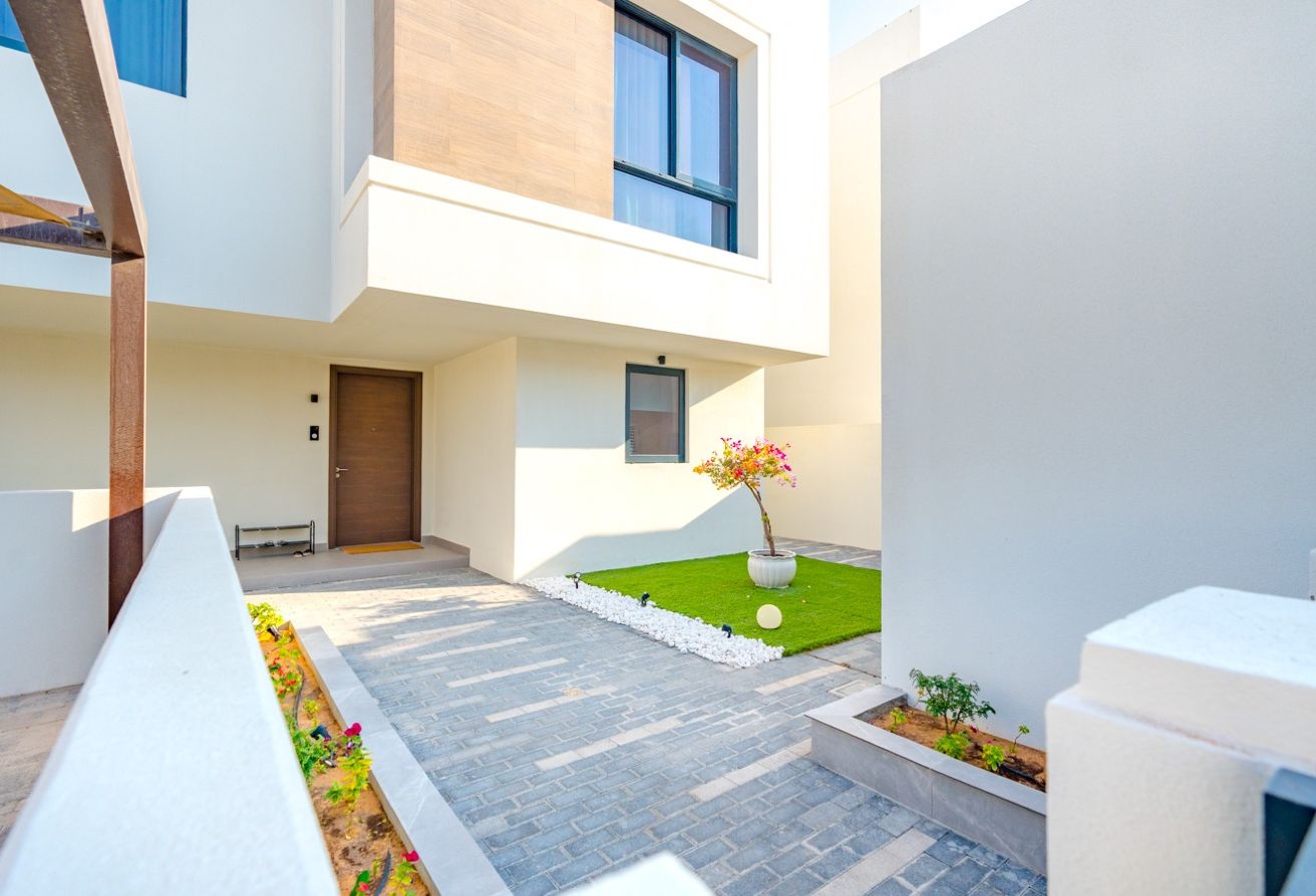 Fully furnished 4 bedroom villa for sale in Noya Luma Yas Island