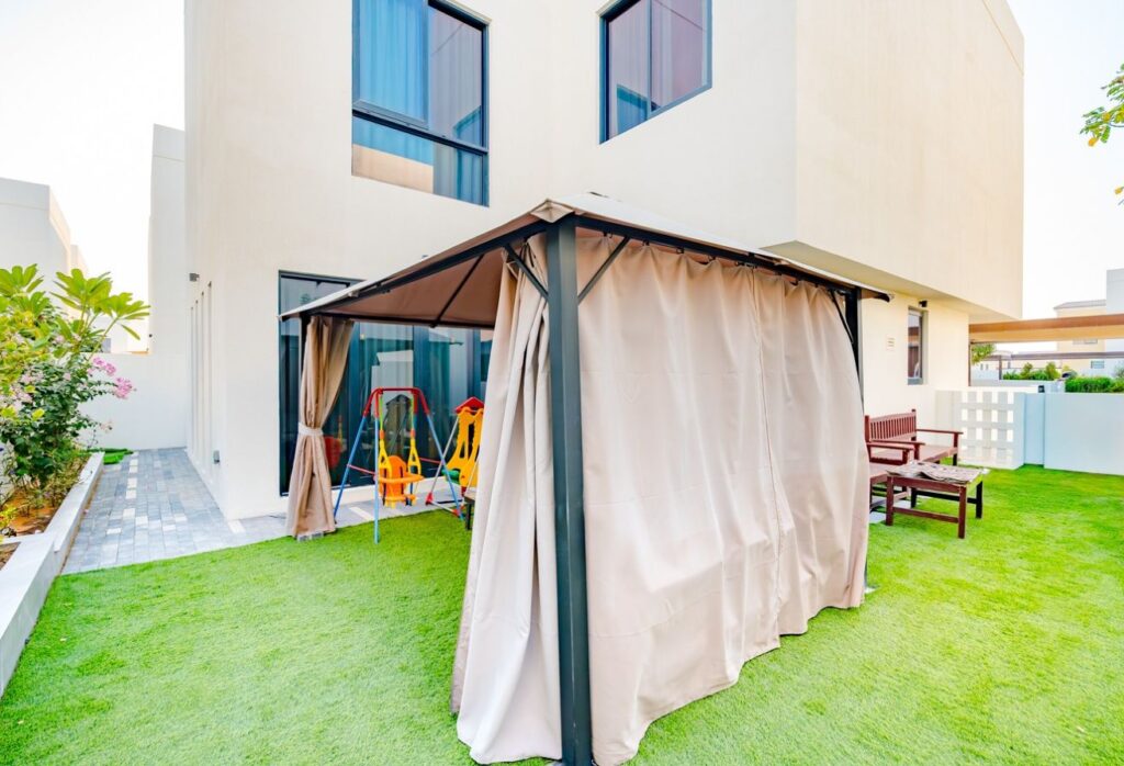 Fully furnished 4 bedroom villa for sale in Noya Luma Yas Island