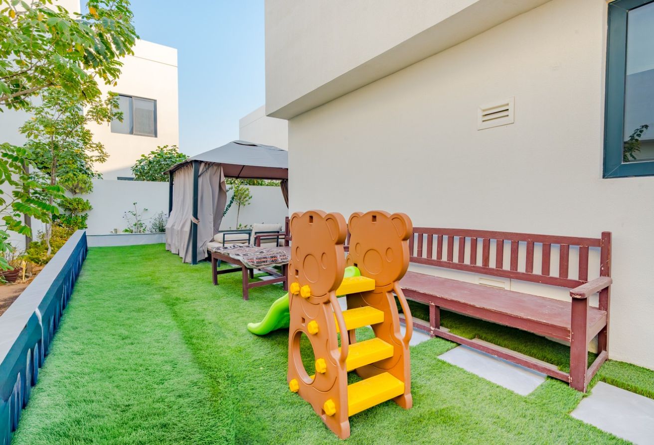 Fully furnished 4 bedroom villa for sale in Noya Luma Yas Island