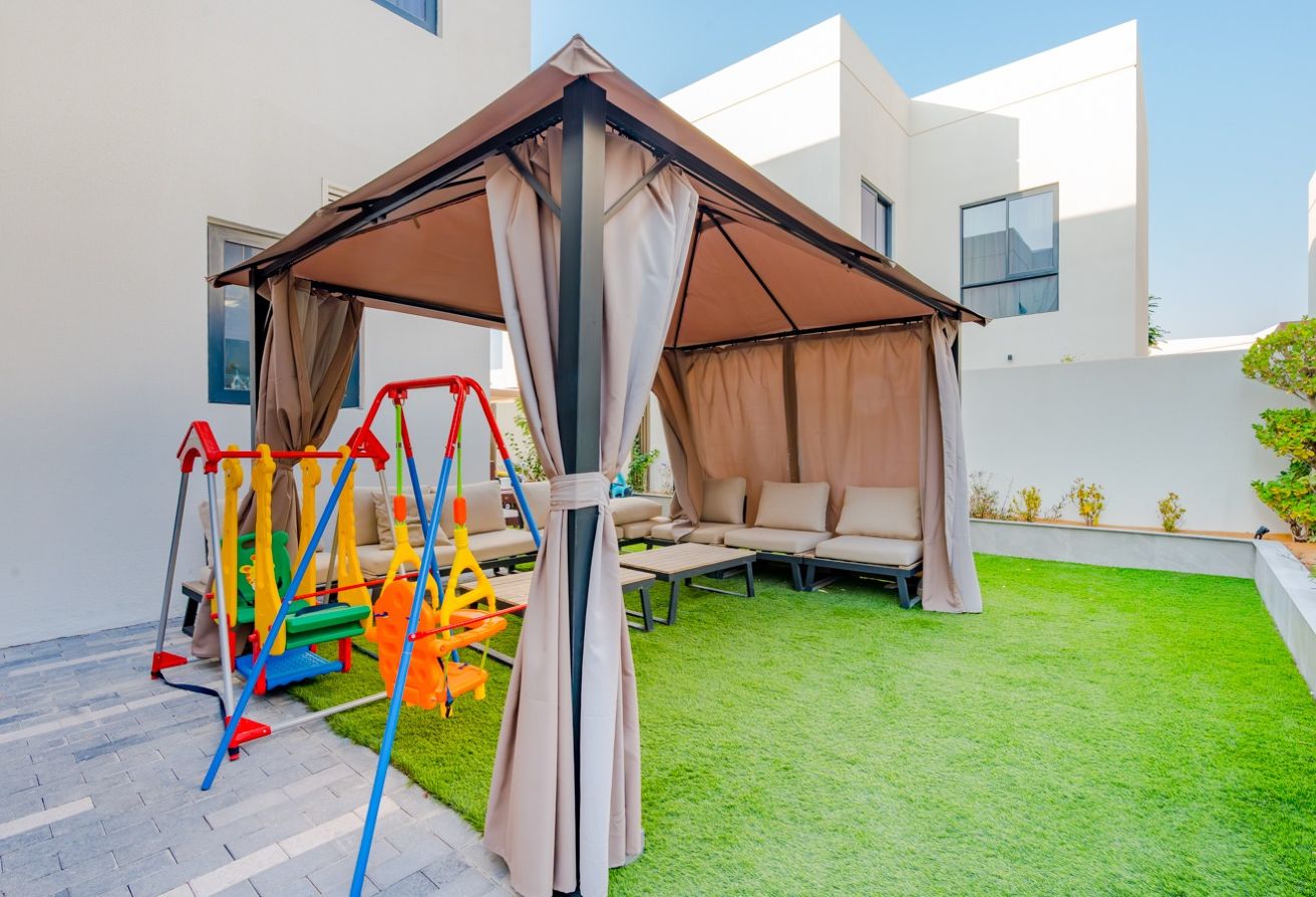 Fully furnished 4 bedroom villa for sale in Noya Luma Yas Island