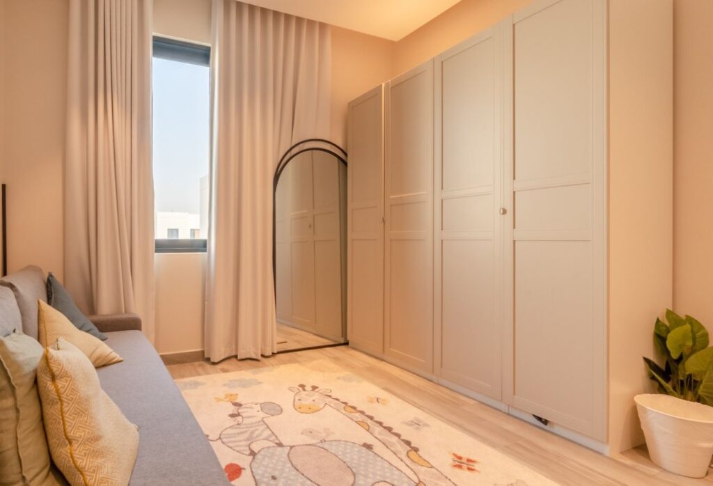 Fully furnished 4 bedroom villa for sale in Noya Luma Yas Island