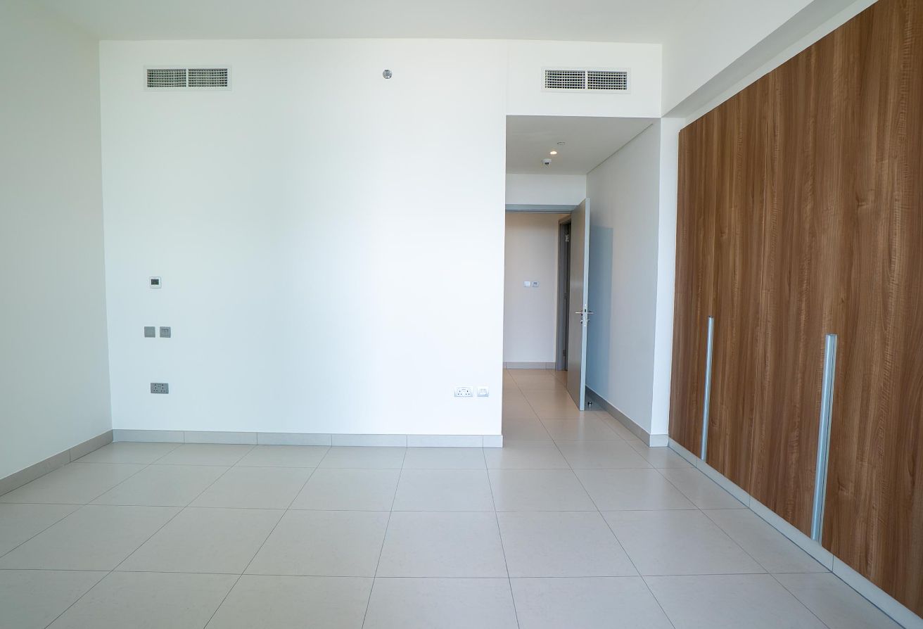 Canal Residence 2 bedroom maid apartment Al Reem Island balcony view