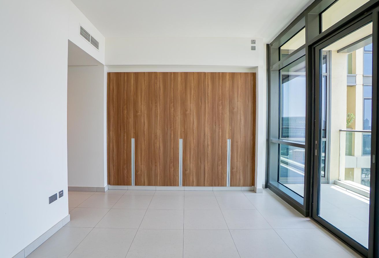 Canal Residence 2 bedroom maid apartment Al Reem Island balcony view