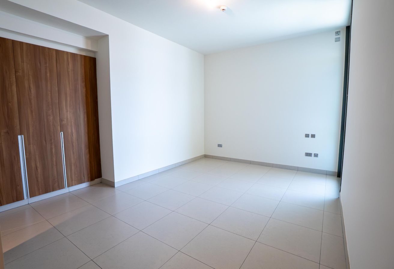 Canal Residence 2 bedroom maid apartment Al Reem Island balcony view