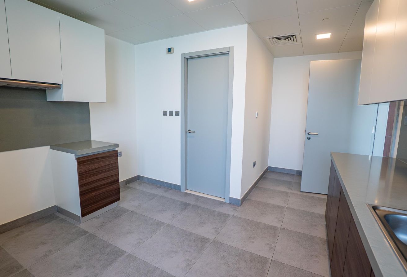 Canal Residence 2 bedroom maid apartment Al Reem Island balcony view