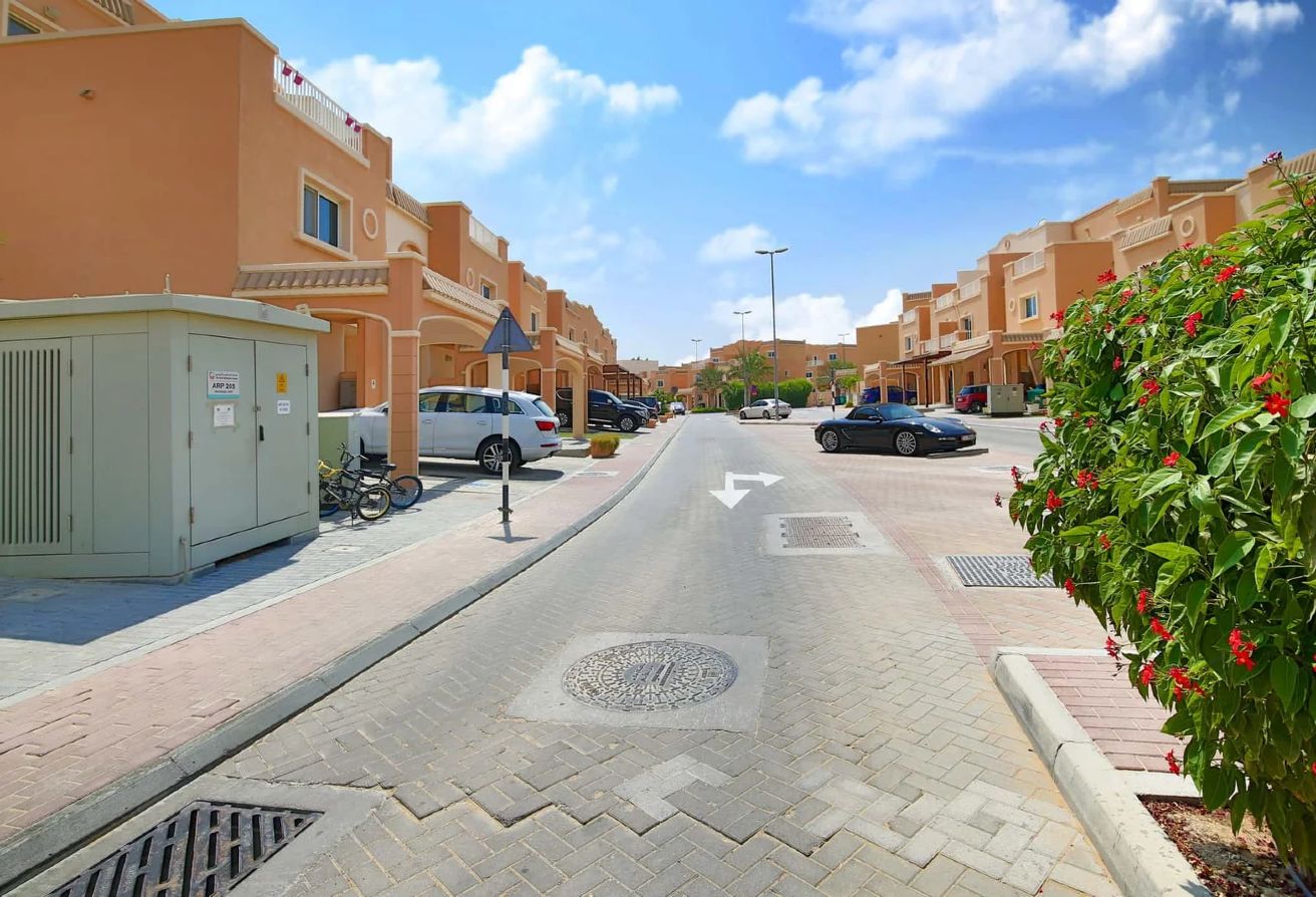 Al Reef Mediterranean townhouse upgraded 4 bedroom garden deck