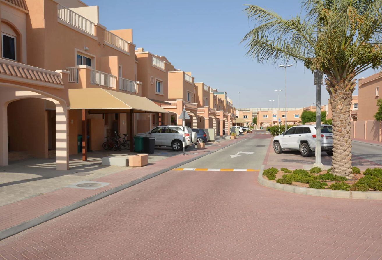 Al Reef Mediterranean townhouse upgraded 4 bedroom garden deck