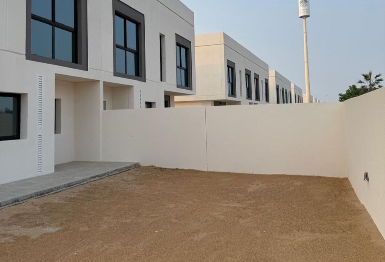 Yas Acres Dahlias villa 4 bedroom garden Abu Dhabi