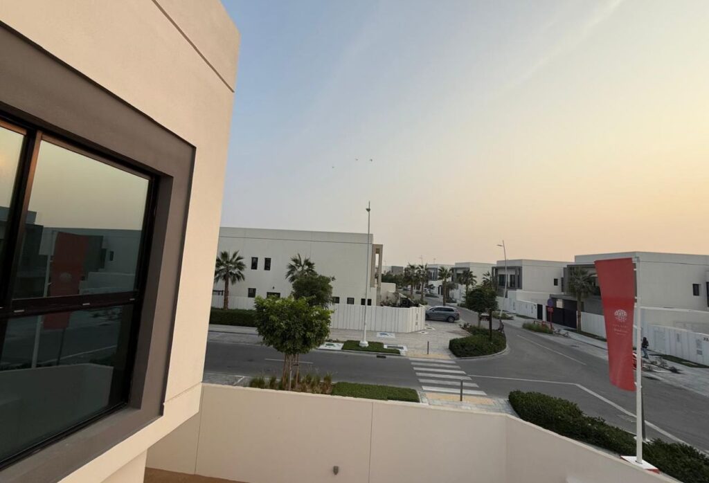 Yas Acres Dahlias villa 4 bedroom garden Abu Dhabi