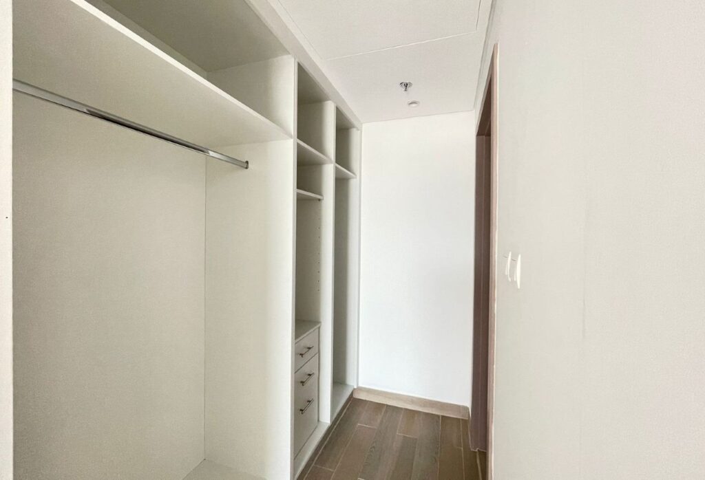 Waters Edge Yas Island 3 bedroom apartment SeaWorld view furnished corner