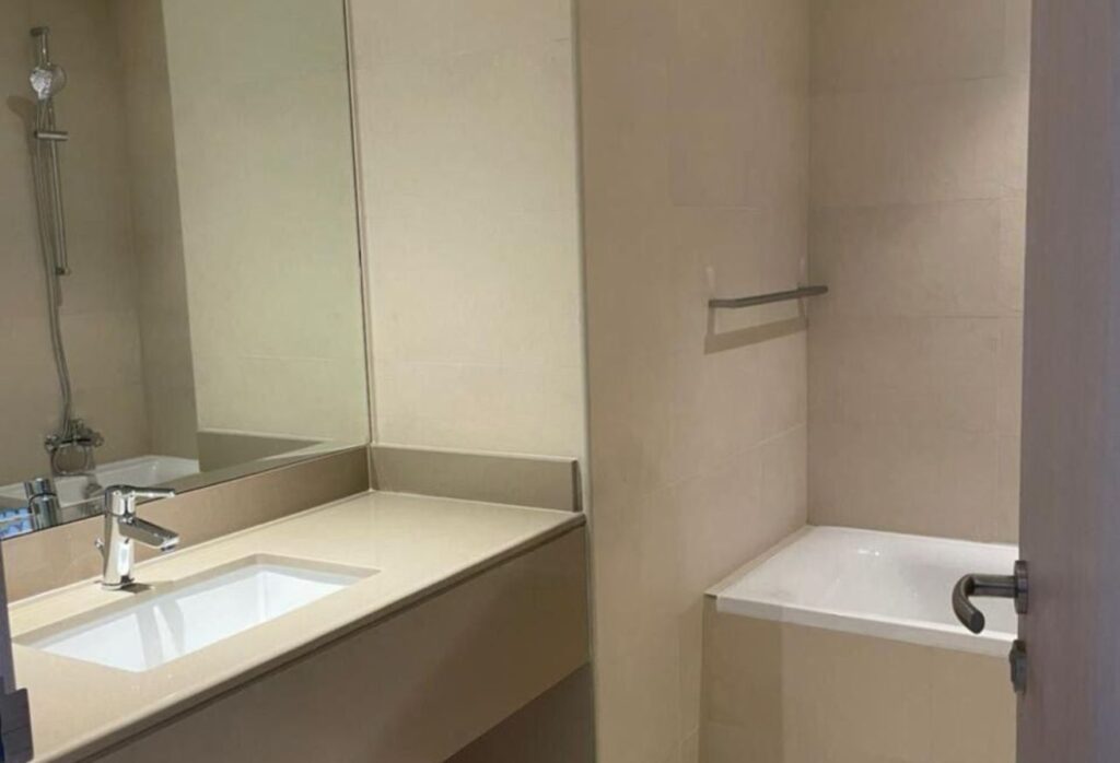 Waters Edge Yas Island 3 bedroom apartment SeaWorld view furnished corner