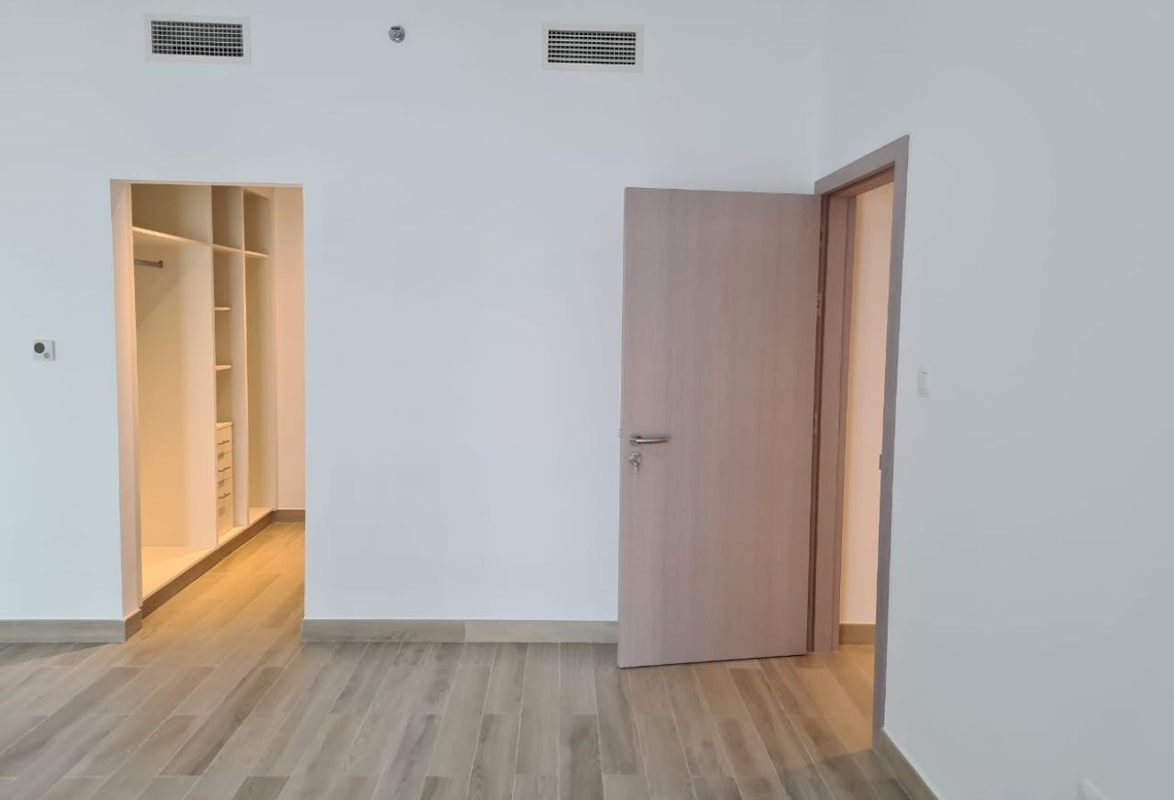 Waters Edge Yas Island 3 bedroom apartment SeaWorld view furnished corner