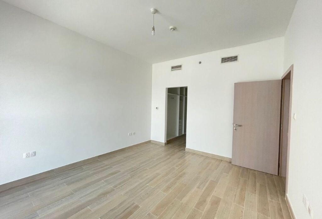 Waters Edge Yas Island 3 bedroom apartment SeaWorld view furnished corner