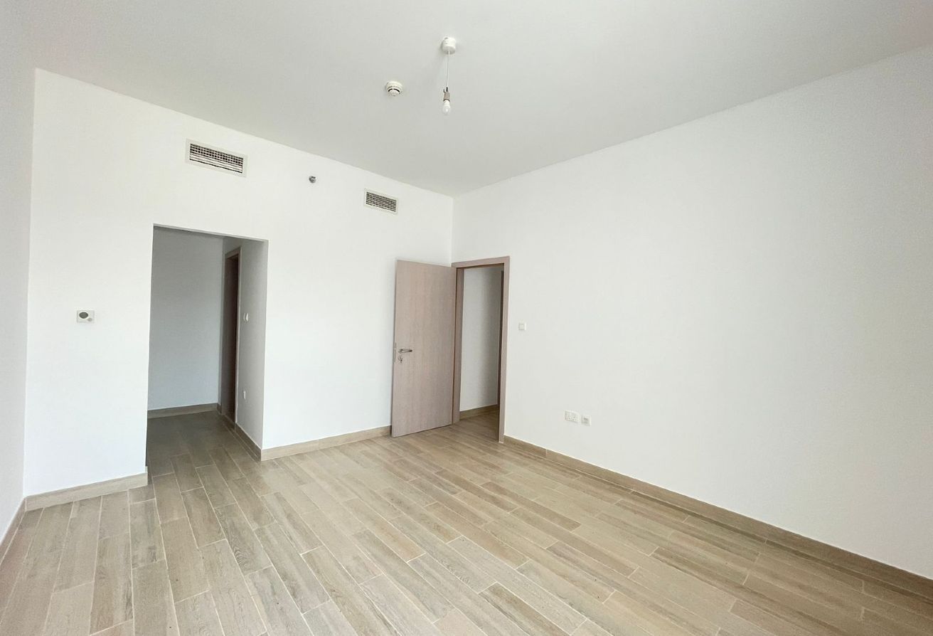 Waters Edge Yas Island 3 bedroom apartment SeaWorld view furnished corner