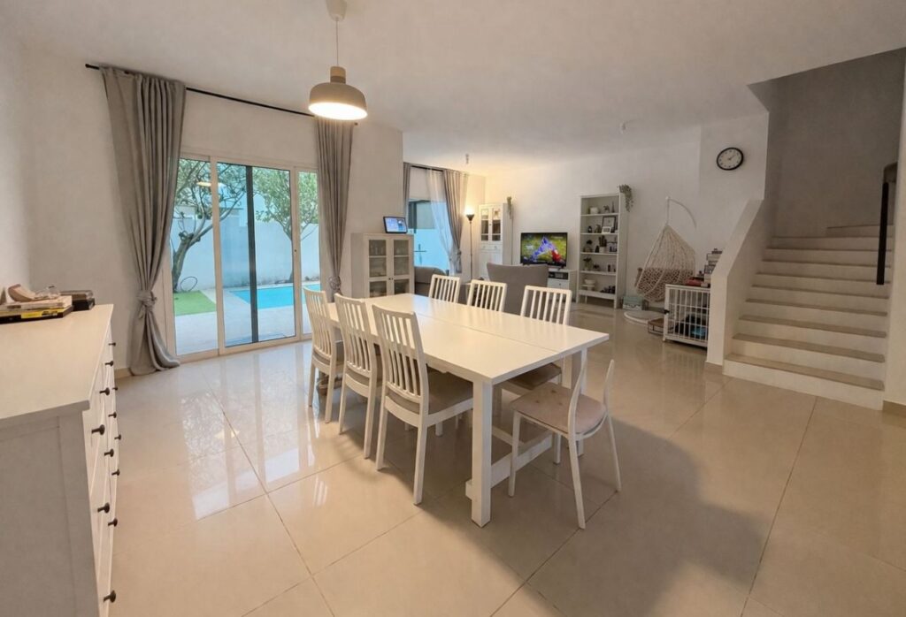 Al Reef villa 5 bedroom investment Abu Dhabi private pool garden terrace