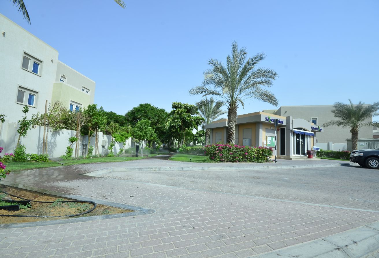 Al Reef villa 5 bedroom investment Abu Dhabi private pool garden terrace